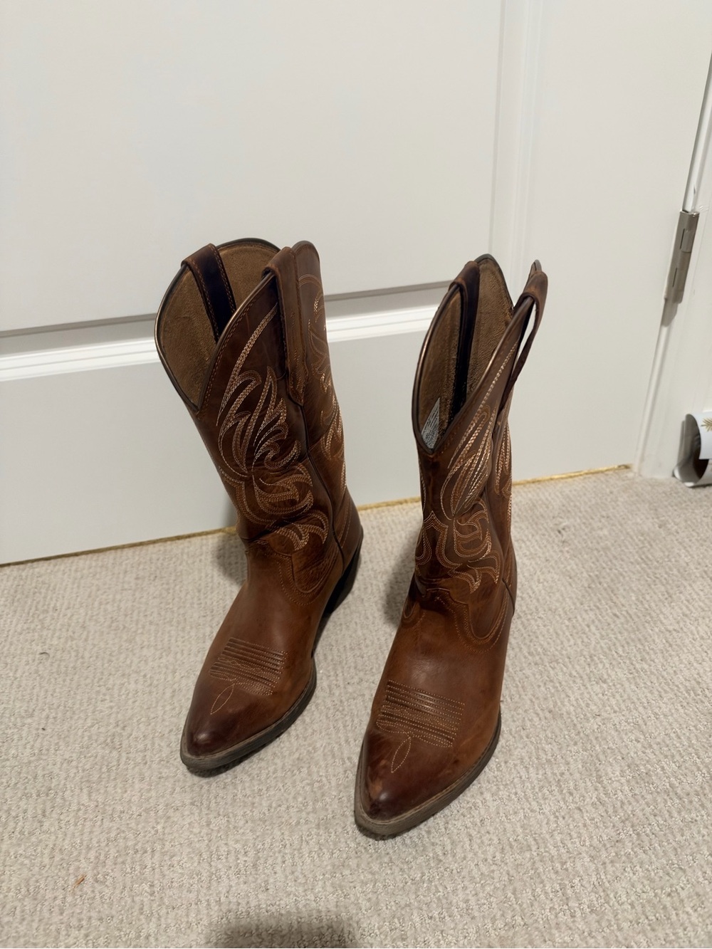 Ariat Brown Leather Western Cowboy Boots with Decorative Stitching